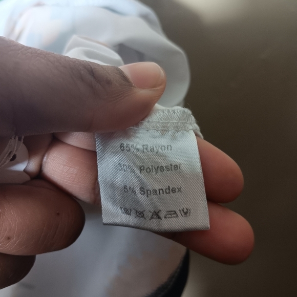 Sunflower printed round neckline shortsleeve maternity top. Size small. - Picture 2 of 4